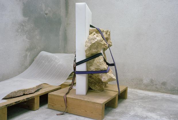 Dins de la roca. Excavació