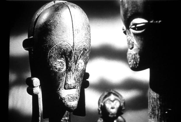 Les statues meurent aussi