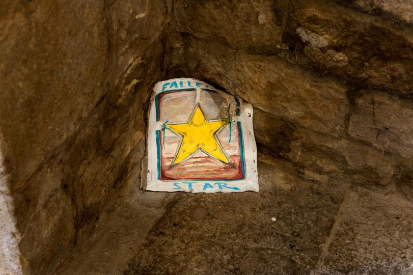 Sisyphus, Rhopography and a Headless Chicken. Sísif, ropografia i un pollastre sense cap