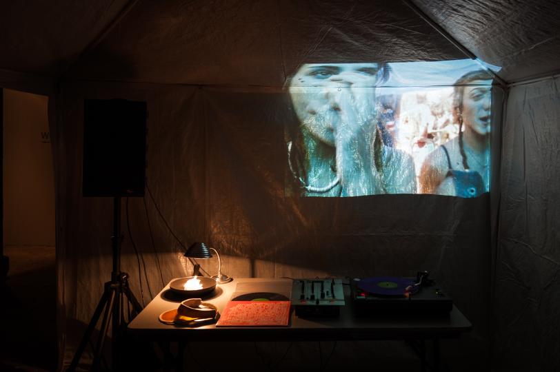 Tallar-se una ungla per netejar la merda de les altres // Sergi Botella