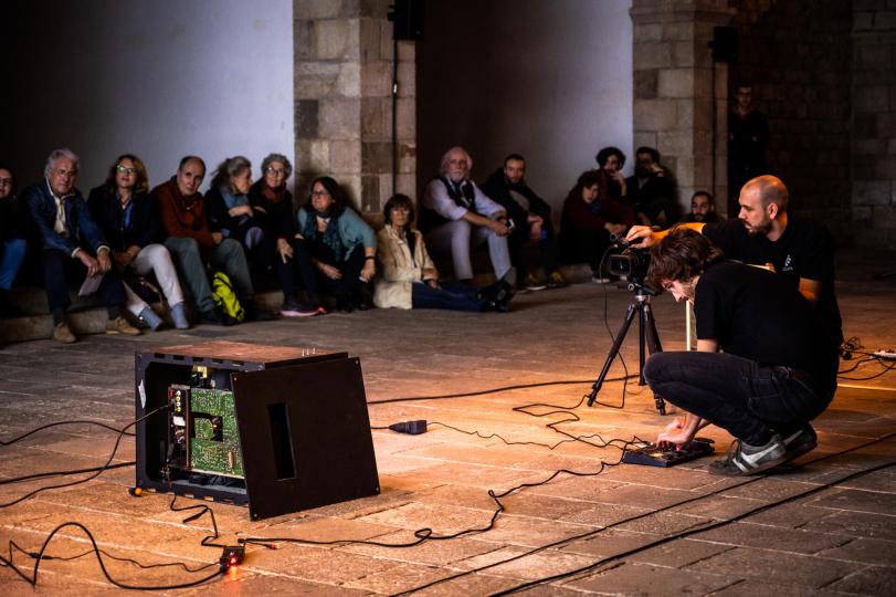 Cicuta: Ara les imatges brotaran com flors o Jennifer in paradise