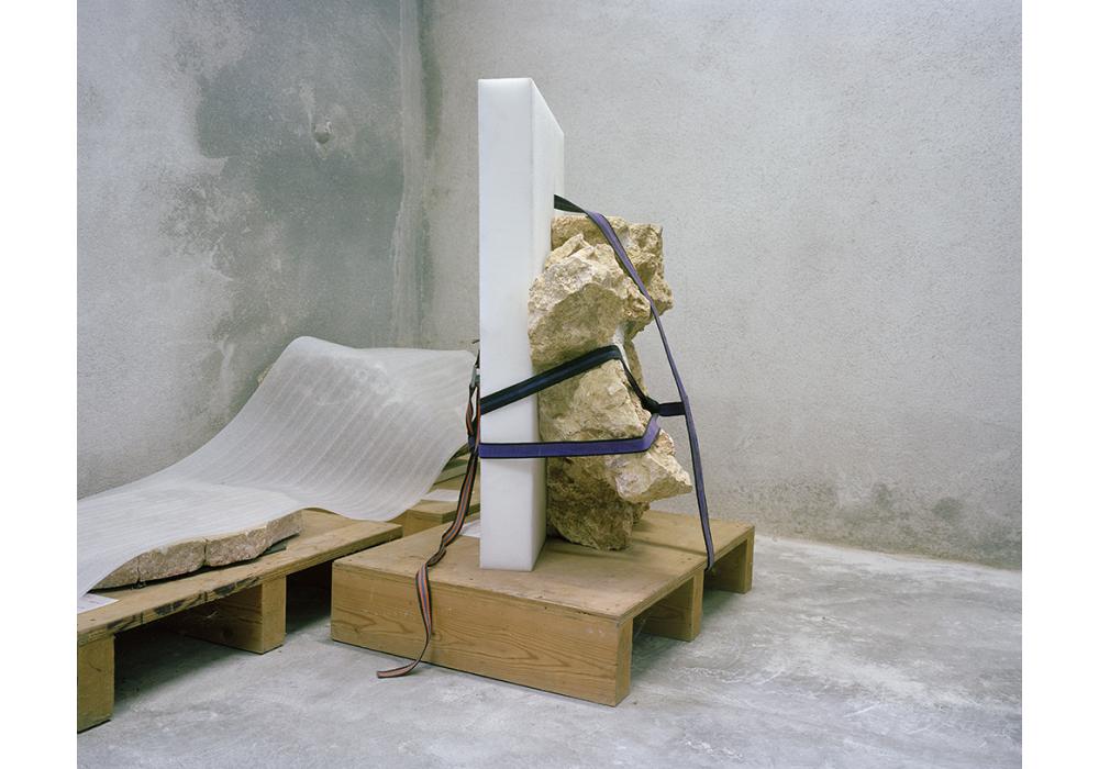 Dins de la roca. Excavació